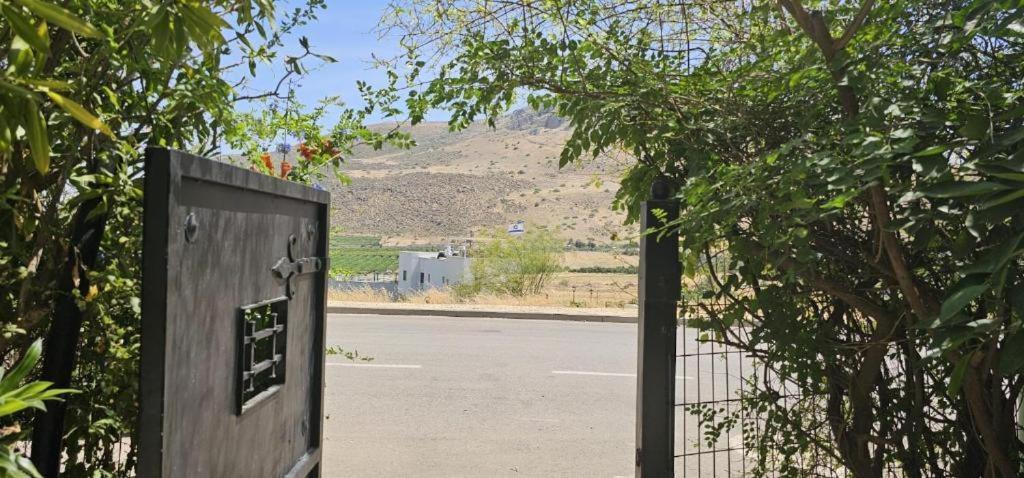 Villa נופש דביר - סוויטות מהממות ובקתה כפרית עם ג'קוזי ליד הכנרת - יש מקלט צמוד Migdal Esterno foto