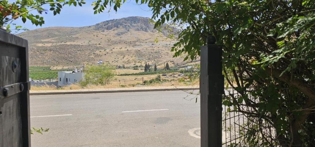 Villa נופש דביר - סוויטות מהממות ובקתה כפרית עם ג'קוזי ליד הכנרת - יש מקלט צמוד Migdal Esterno foto
