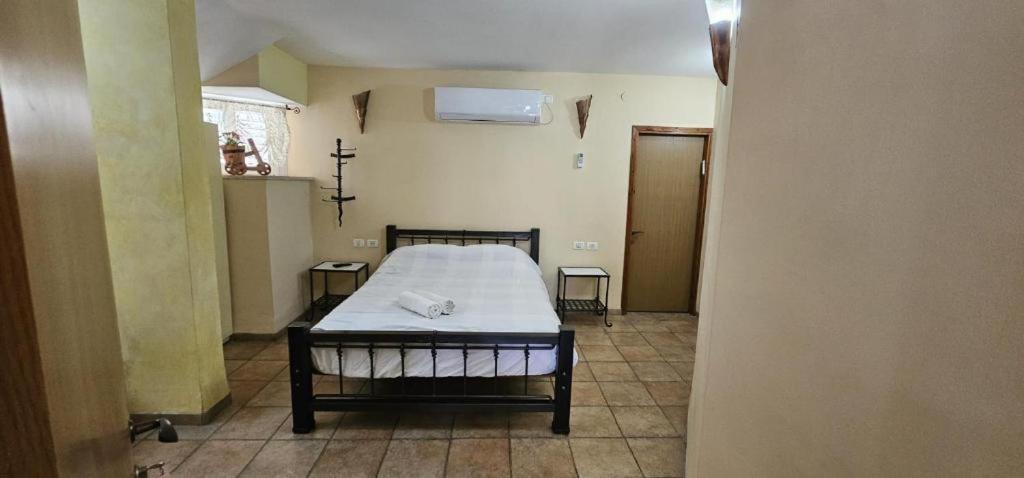 Villa נופש דביר - סוויטות מהממות ובקתה כפרית עם ג'קוזי ליד הכנרת - יש מקלט צמוד Migdal Camera foto