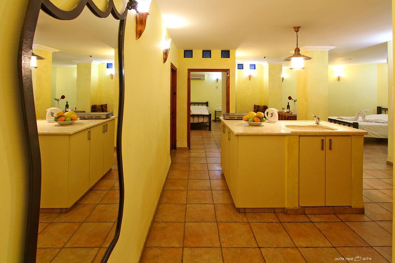 Villa נופש דביר - סוויטות מהממות ובקתה כפרית עם ג'קוזי ליד הכנרת - יש מקלט צמוד Migdal Esterno foto